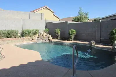 Image de Cozy home near freeways w/ pool, Bbq