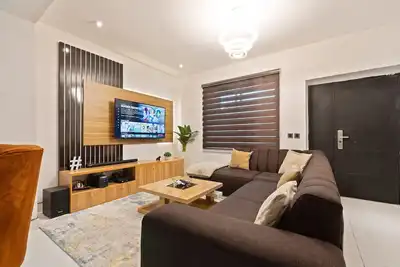Secure Lekki 1, 2Bed apt with Netflix, Wi-Fi Central to all things fun in Lagos!