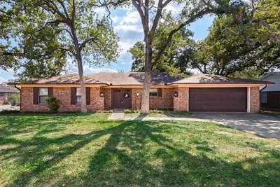 Image de 4/3 Heart of Aggieland, Newly Available, Pool Table, Huge Yard