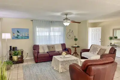 Image de Cozy 3/2, 5mins to Disney, 10 to Universal