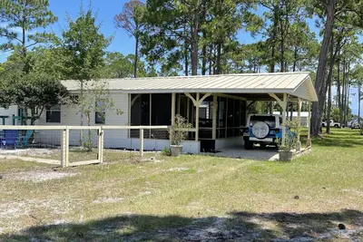 Image de \"Reel Simple\" a bay view home one block from the Gulf of Mexico