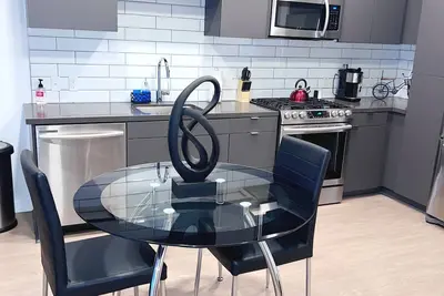 Image de Luxury apartment minutes to beach