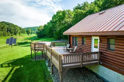Image de The Cotton Wood lodge- Romantic, Secluded on Stream in the Driftless- Hot Tub