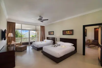 Image de Luxury 2 Bedroom Suite - 5 min from the beach!
