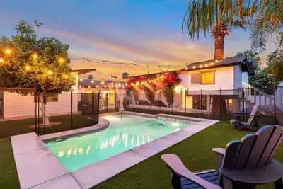 Image de Unique Home + Casita + Heated Pool + Game Room + Tree House