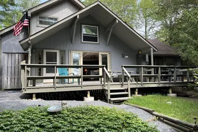 Image de Lake Naomi Lakefront House with Sand Beach