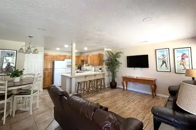Image de Darling 2 Bed 2 Bath Condo in Sports Village - Updated!