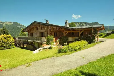 Image de Superbe chalet typique au pied des pistes de l'espace diamant pour 10\/12 personnes