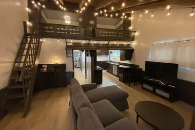 Charming Burbank Cottage!