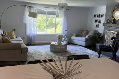 Image de Beautiful and modern 3 Bedroom 2 full Br.