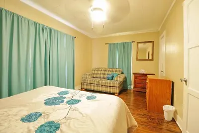 Image de 5 minutes from Kilgore College! It's conveniently located to surrounding cities.