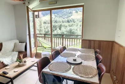 Charamant studio plus coin-nuit exposé sud avec balcon. Studio situé dans le Résidence \"Le Clos Des M