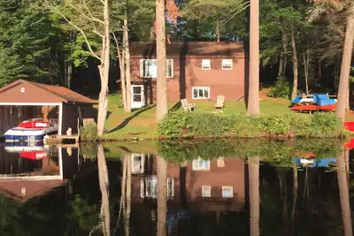 Image de Adirondack Lakeside Getaway - Sublime serenity right on the lake!