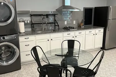 Image de Centrally Located Apartment