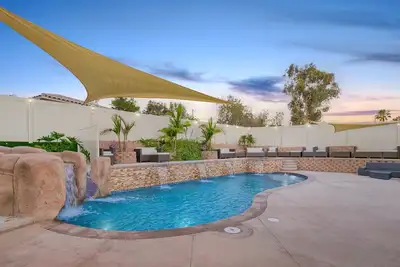 Image de Luxury Private Oasis- 2 King Suites - Pool-Spa-Fire Pit-Sauna-Arcades-Playground