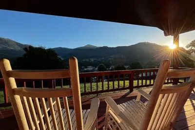 Image de Amazing Long Range Views in central Maggie Valley.
