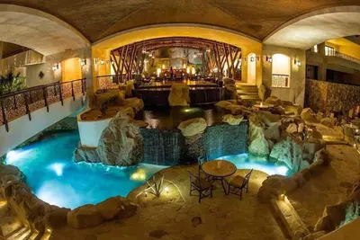 Image de Beachfront resort within walking distance to downtown Cabo