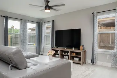 Image de Budget Friendly, Near Downtown- New Build Home