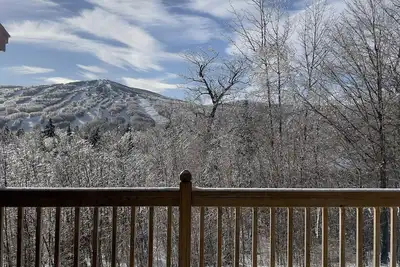 Image de Spacious Townhome with breathtaking views of Mount Snow. 5 min Shuttle to ski