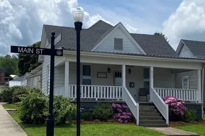 Image de Toliver Guest House, Premier location on Main Street! Newly remodeled-spacious.