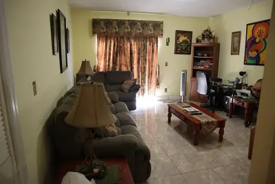 Image de Tastefully Furnished House 3 minutes from the beach and a Bahamian settlement