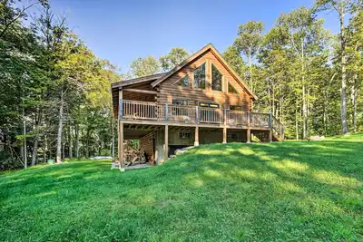 Image de Londonderry Chalet w\/ Deck, Fire Pit & Views!