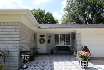 Image de Welcome to our lovely 3bedroom house located 11mins away fr entertainment center