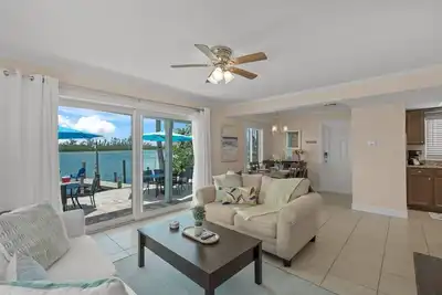 Image de Manatee at Coastal Breeze | Stunning Bay Views | Walk to Beach | Dock Access | Fishing | Beach Gear