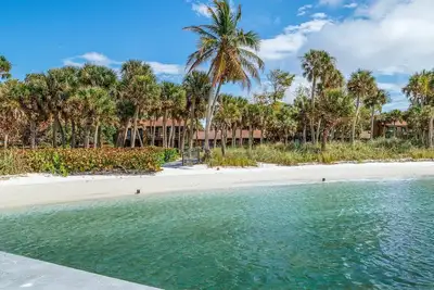 Image de Condo with Private Beach | Modern Stand Alone Unit | Fishing Pier | Perfect for Monthly Visitors