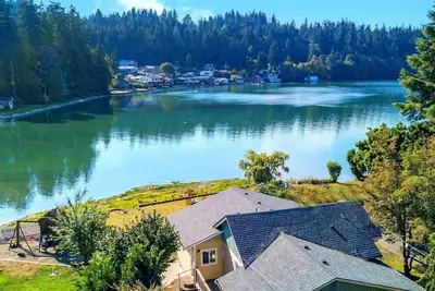 Image de The Landing at Oyster Bay - Waterfront Home