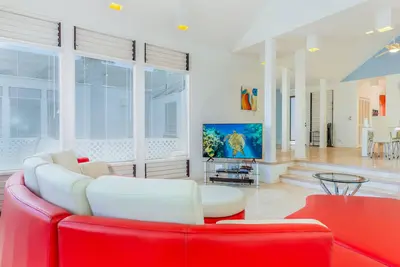 Image de Spacious house with private gas grill, shared pool, close to golf