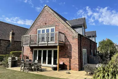 Image de Stunning Coastal Cottage - Sleeping 8 in 4 Bedrooms - Pool and Beach Access Included.