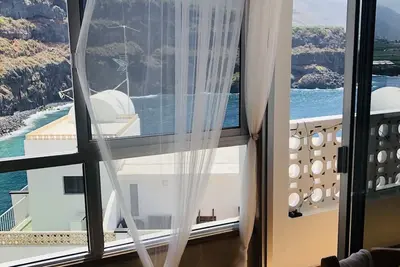 Image de Spacious Ocean and Mountains view apartment! 500m from the beach and restaurants