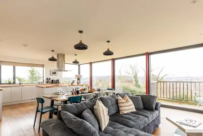 Image de Stunning 5 Bedroom Home with Garden & Views
