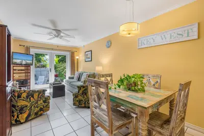 Image de Southard Sunset~2 Bedroom 1st Floor Unit in Truman Annex w/ Shared Pool!
