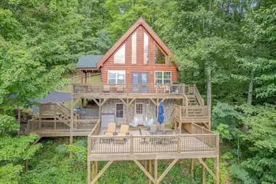 Image de Cozy Bear Cabin 3 Bd 3 Ba Private Cabin Views, Expansive Decking, Pool Table