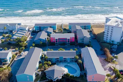 Image de Flip Flop Inn | Cozy & Coastal w/ Easy Walk to the Sand and Pool!