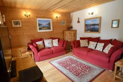 Image de À 140m des pistes de ski, 1er étage, vue montagne, balcon, télévision, casier à ski, 74m²