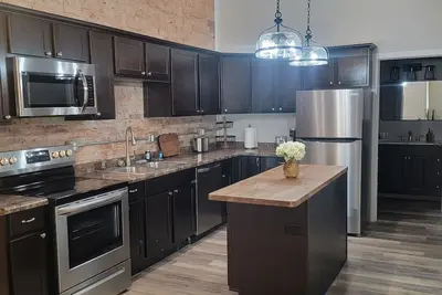 Image de River Front Apartment. 40 min to Cedar Point/Lake Erie/Put-In-Bay!