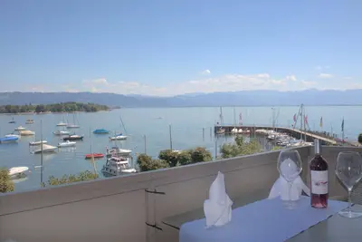 Image de Apartment mit Seeblick und Balkon Nummer 07