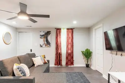 Image de 🔥 Spacious 3br Basement Apt near Atl Airport/ 10 Mins Downtown! Sleeps 8🔥