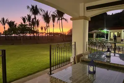 Image de Luxury Oceanfront Villa Direct on the Sand
