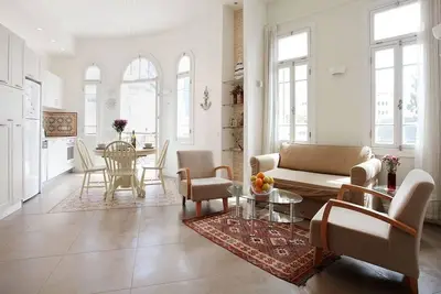 Image de Stunning 2br Kalisher by Holiday-Rentals Safe Room
