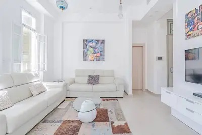 Image de Unique Historical 2br Kalisher Safe Room