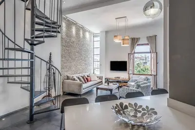 Image de Crazy Duplex In Flea Market by Holiday-rentals