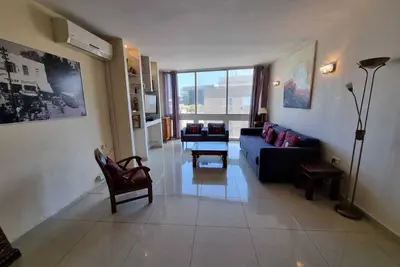 Image de Spacious 2br  Ha-Medina Square Safe Room