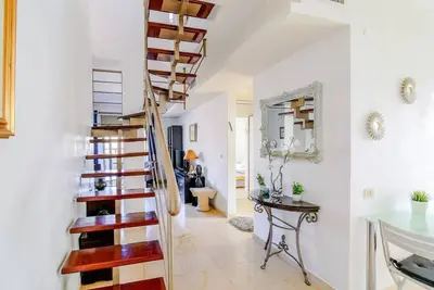 Image de Duplex 2br Ben Yehuda by Holiday-rentals Safe Room
