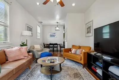 Image de Quiet and Walkable Neighborhood - 10 Min to Fq/Dt!