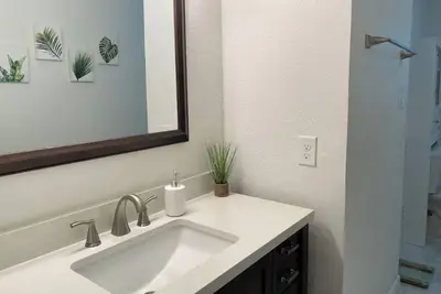 Image de Entire House - Pool - 15mins from At&T Stadium