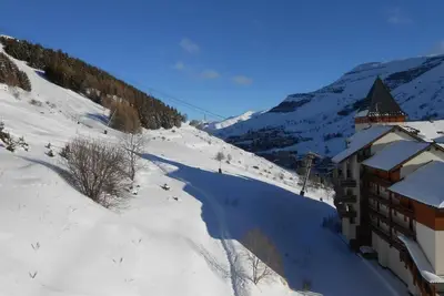 Image de 10ème étage, balcon, parking, télévision, casier à ski, 50m², Les 2 Alpes